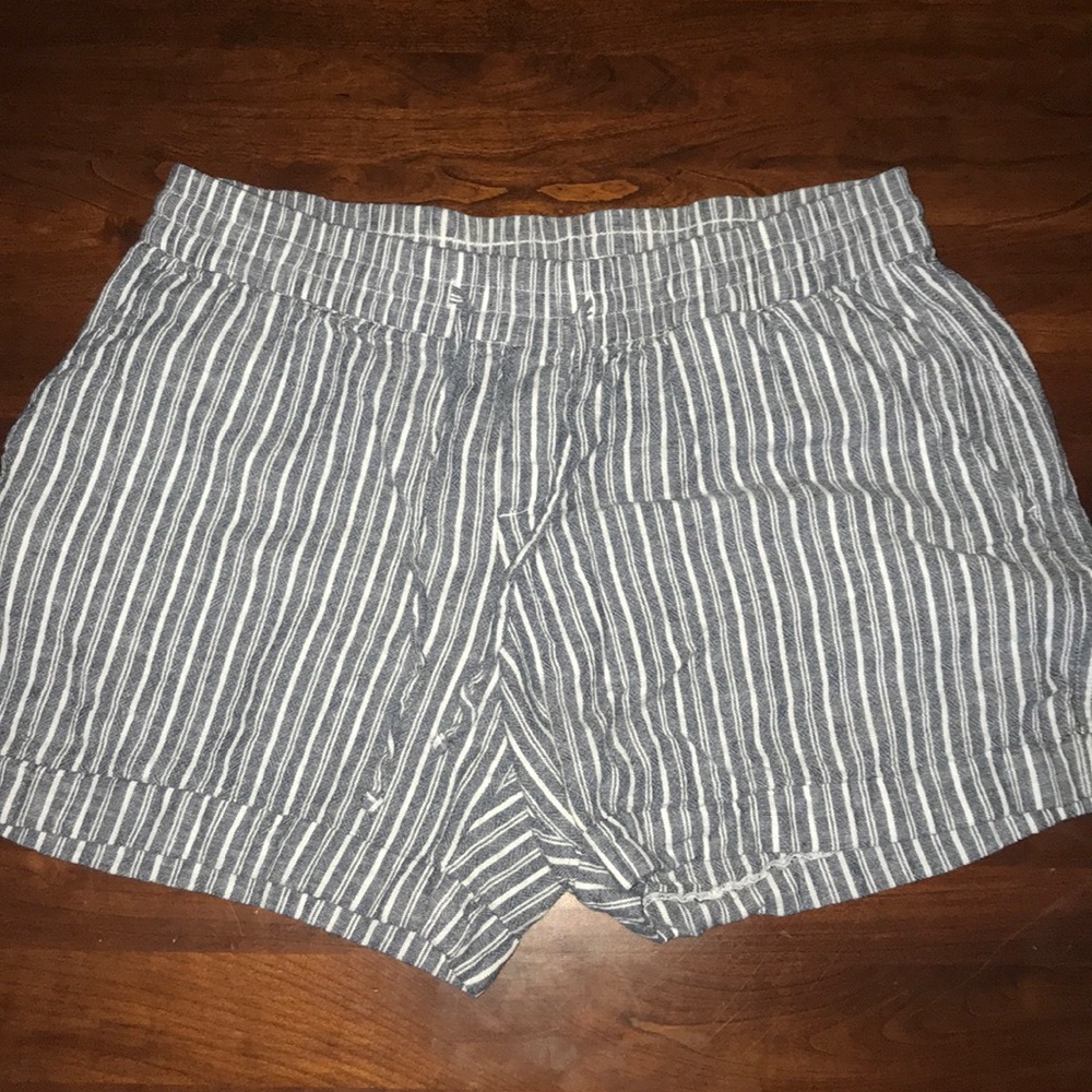 LARGE OLD NAVY SHORTS
